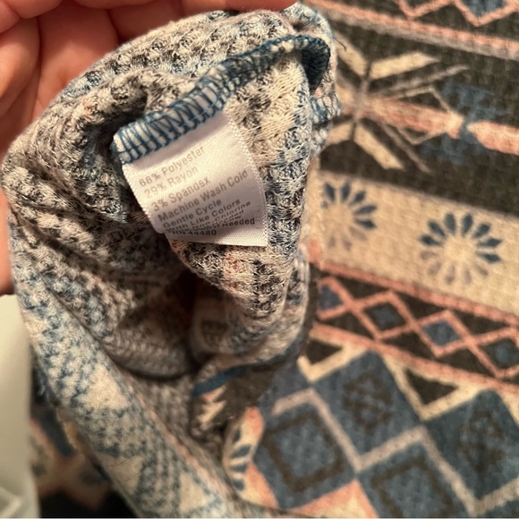 Size Medium Blouse - Picture 4 of 4